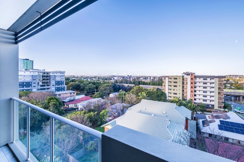 Photo - 402/70-74 Carl Street, Woolloongabba QLD 4102 - Image 7