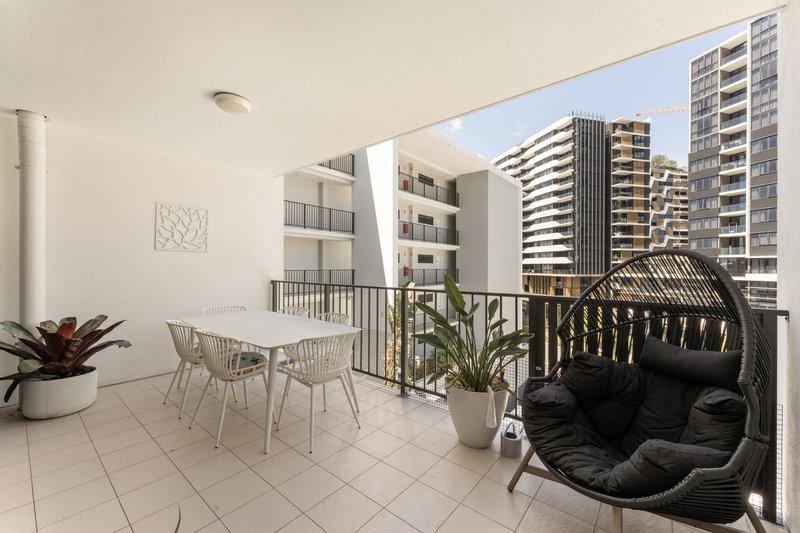 Photo - 402/8 Holden Street, Woolloongabba QLD 4102 - Image 7