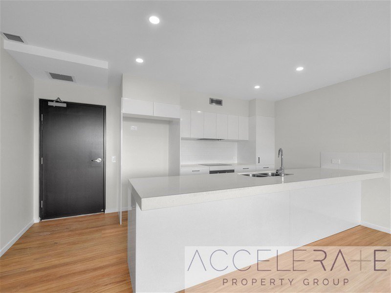 Photo - 402/89 Old Cleveland Road, Stones Corner QLD 4120 - Image 7