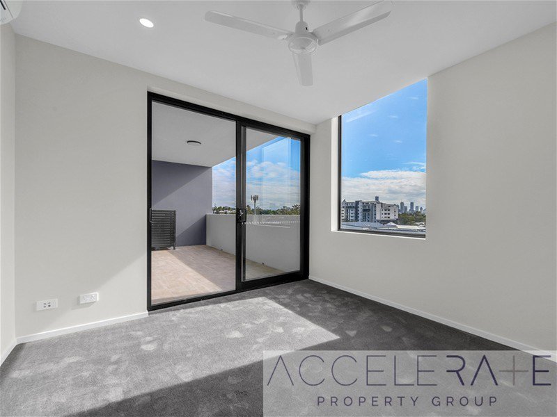 Photo - 402/89 Old Cleveland Road, Stones Corner QLD 4120 - Image 9