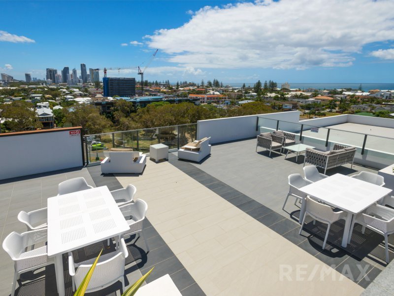 Photo - 402/9-15 Markeri Street, Mermaid Beach QLD 4218 - Image 4