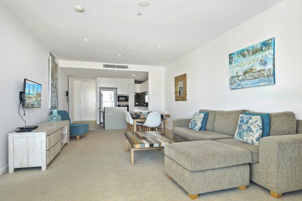 Photo - 403/1 Douglas St , Coolangatta QLD 4225 - Image 3