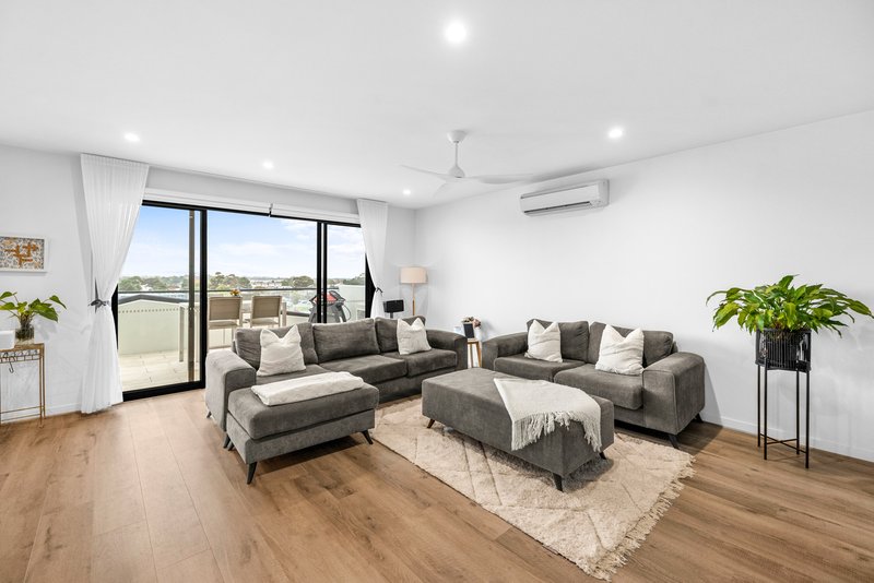 Photo - 403/116 Watton Street, Werribee VIC 3030 - Image 3
