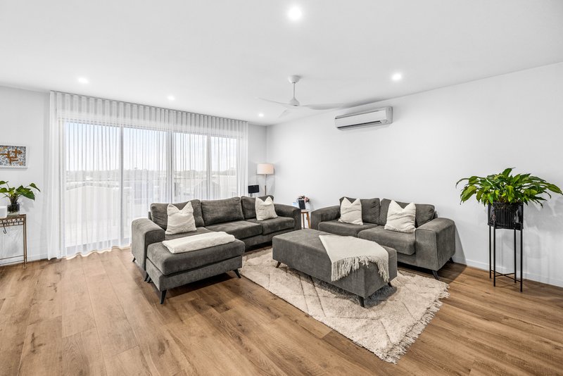 Photo - 403/116 Watton Street, Werribee VIC 3030 - Image 4