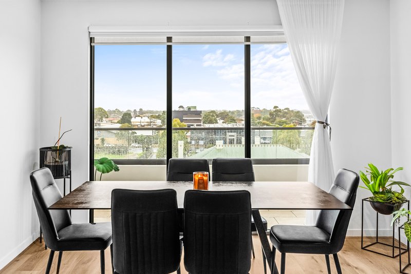 Photo - 403/116 Watton Street, Werribee VIC 3030 - Image 11