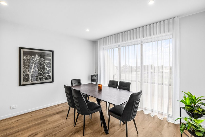 Photo - 403/116 Watton Street, Werribee VIC 3030 - Image 12