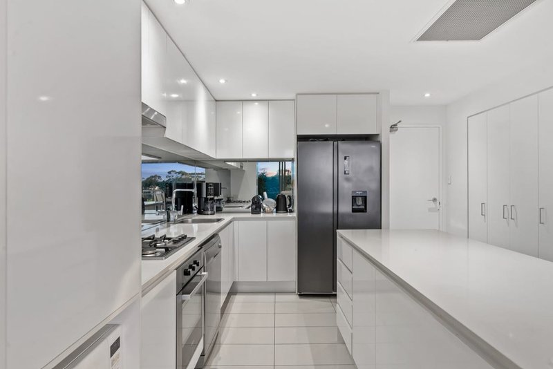Photo - 403/15 Compass Drive, Biggera Waters QLD 4216 - Image 8
