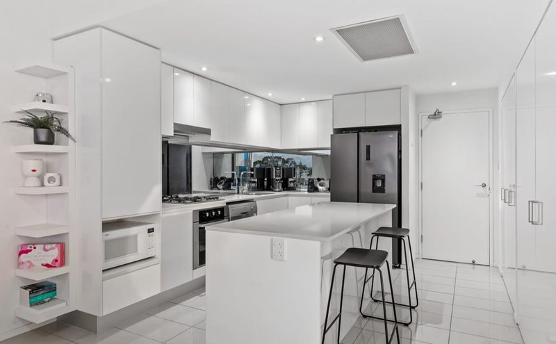 Photo - 403/15 Compass Drive, Biggera Waters QLD 4216 - Image 9