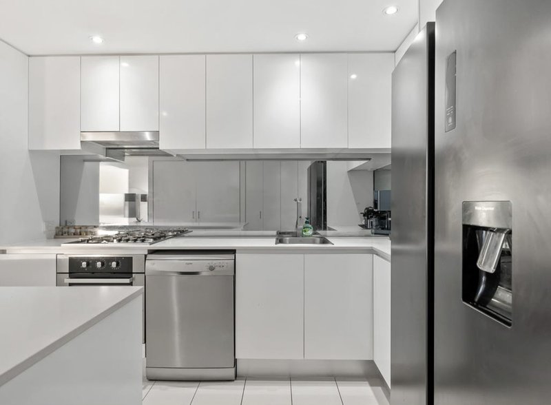 Photo - 403/15 Compass Drive, Biggera Waters QLD 4216 - Image 10