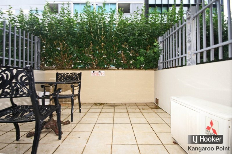 Photo - 403/188 Shafston Avenue, Kangaroo Point QLD 4169 - Image 2