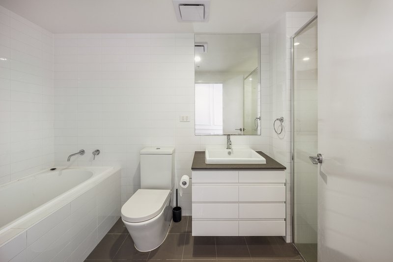 Photo - 4034/37C Harbour Road, Hamilton QLD 4007 - Image 8