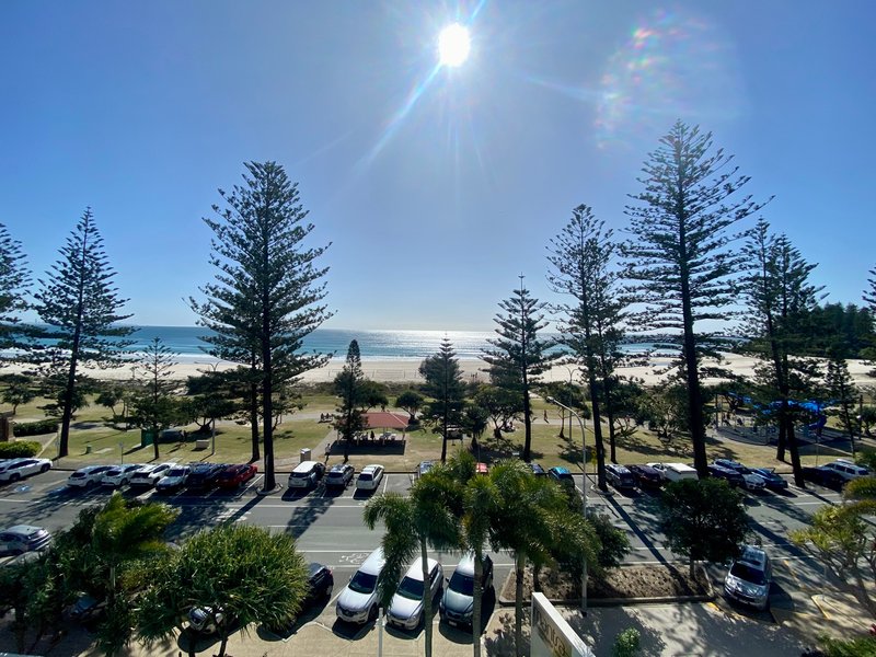 Photo - 403/88 Marine Parade 'Mantra' , Coolangatta QLD 4225 - Image 4