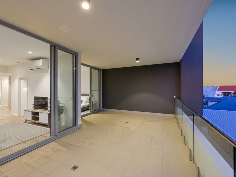 Photo - 403/9 Tully Road, East Perth WA 6004 - Image 11