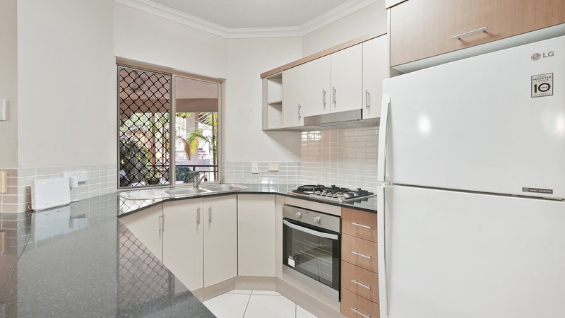 Photo - 404/12-21 Gregory Street, Westcourt QLD 4870 - Image 6