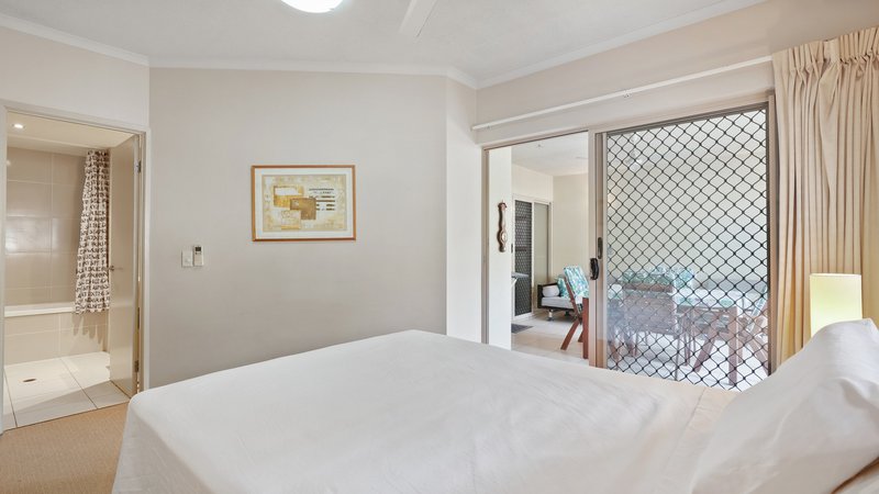 Photo - 404/12-21 Gregory Street, Westcourt QLD 4870 - Image 14