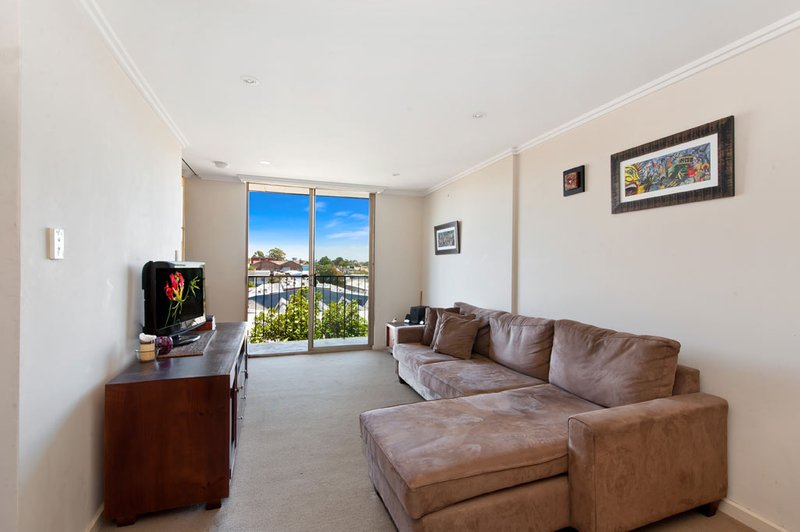 Photo - 404/144-152 Mallett Street, Camperdown NSW 2050 - Image 2