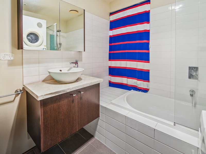 Photo - 404/250 Barkly Street, Footscray VIC 3011 - Image 3