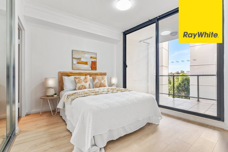 Photo - 404/31-37 Hassall Street, Parramatta NSW 2150 - Image 6