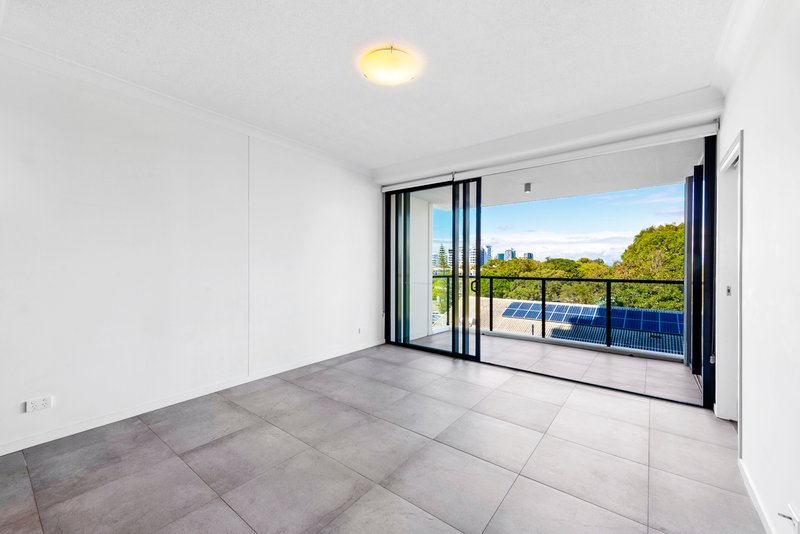Photo - 404/372 Marine Parade, Labrador QLD 4215 - Image 1