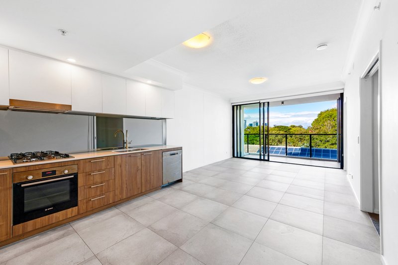 Photo - 404/372 Marine Parade, Labrador QLD 4215 - Image 2