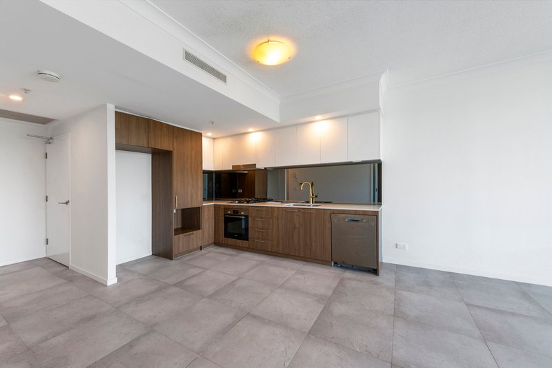 Photo - 404/372 Marine Parade, Labrador QLD 4215 - Image 3