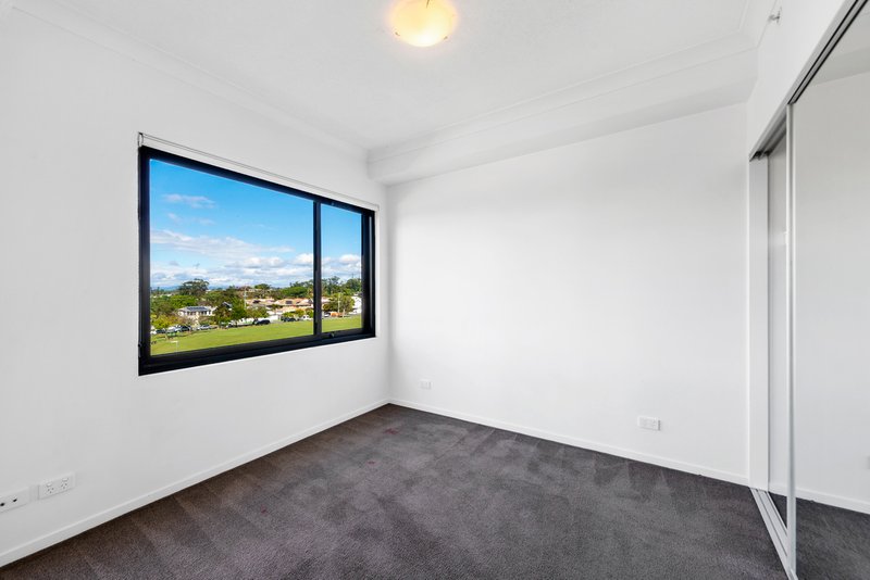Photo - 404/372 Marine Parade, Labrador QLD 4215 - Image 5