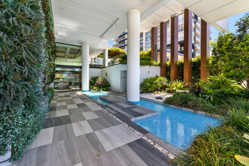 Photo - 404/372 Marine Parade, Labrador QLD 4215 - Image 14