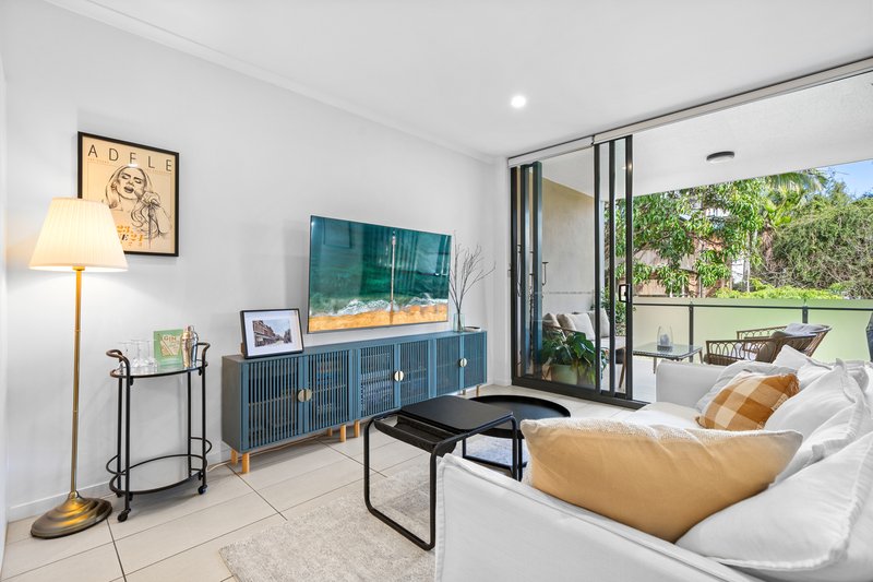 Photo - 404/5 Folkestone Street, Bowen Hills QLD 4006 - Image 2