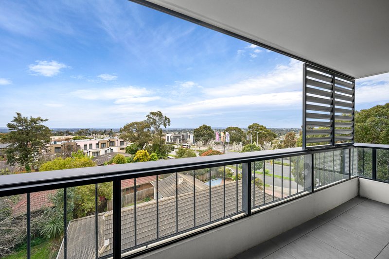 Photo - 404/5 Sovereign Point Court, Doncaster VIC 3108 - Image 4