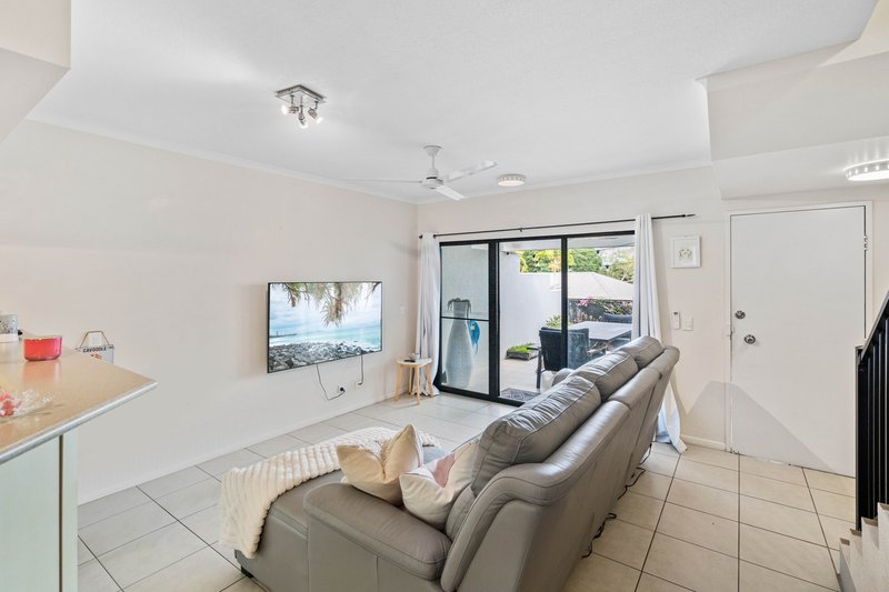 Photo - 405/11-15 Charlekata Close, Freshwater QLD 4870 - Image 4