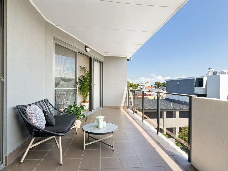 Photo - 405/11 Ernest Street, Belmont NSW 2280 - Image 6