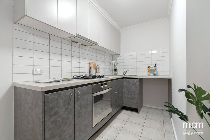 Photo - 405/118 Dudley Street, West Melbourne VIC 3003 - Image 3