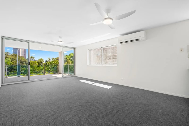 Photo - 405/491 Wickham Terrace, Spring Hill QLD 4000 - Image 2