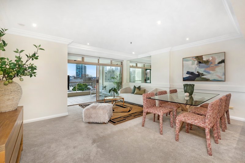 Photo - 405/63 Crown Street, Woolloomooloo NSW 2011 - Image 2
