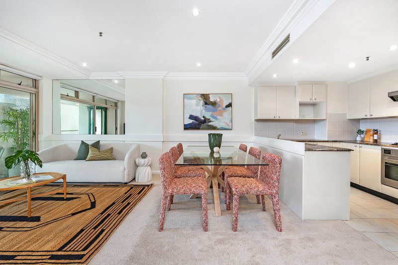 Photo - 405/63 Crown Street, Woolloomooloo NSW 2011 - Image 3