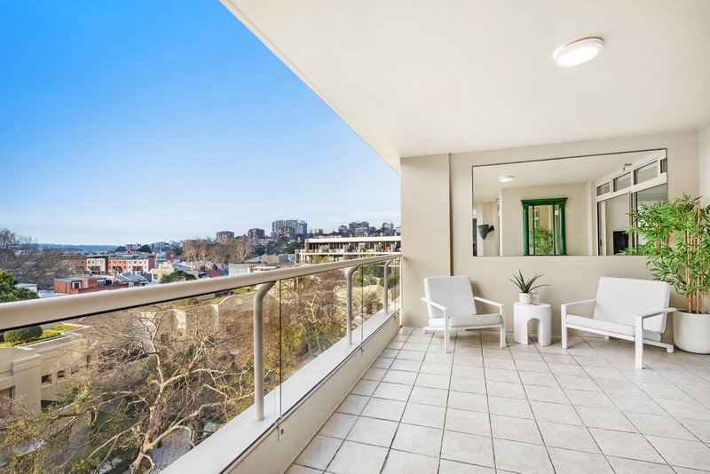 Photo - 405/63 Crown Street, Woolloomooloo NSW 2011 - Image 5