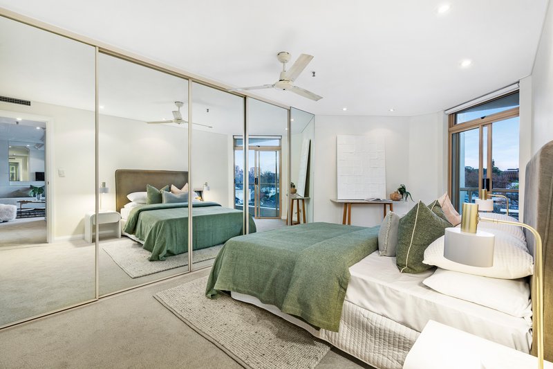 Photo - 405/63 Crown Street, Woolloomooloo NSW 2011 - Image 7