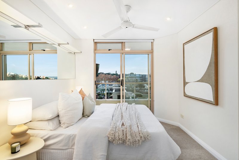 Photo - 405/63 Crown Street, Woolloomooloo NSW 2011 - Image 8