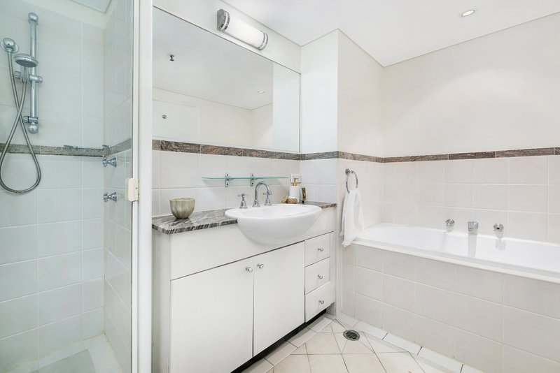 Photo - 405/63 Crown Street, Woolloomooloo NSW 2011 - Image 10