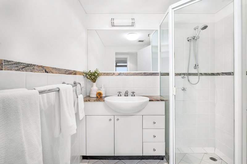 Photo - 405/63 Crown Street, Woolloomooloo NSW 2011 - Image 12