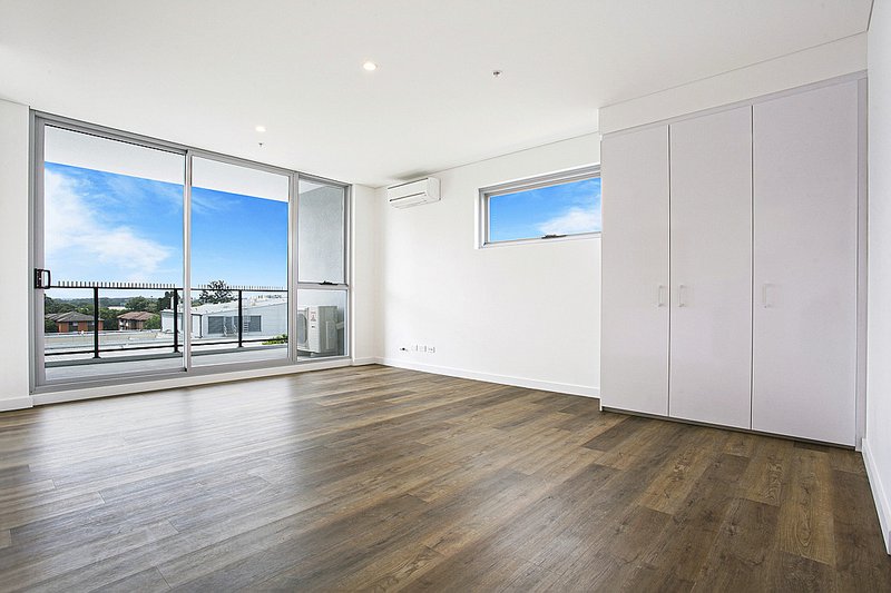 Photo - 406/19-25 Bigge Street, Liverpool NSW 2170 - Image 2