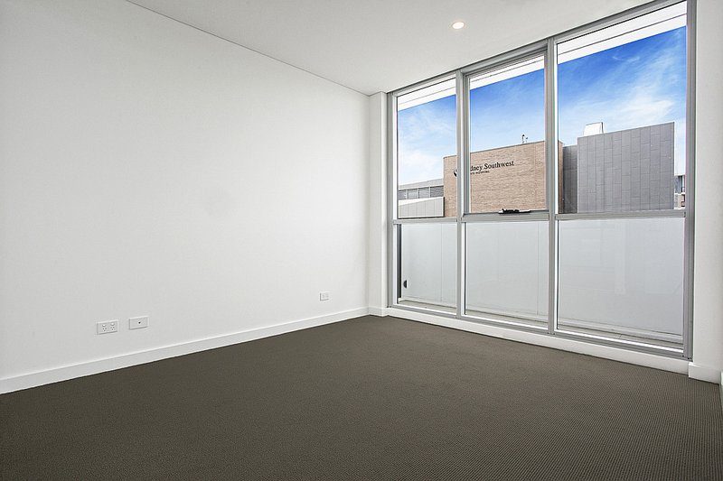 Photo - 406/19-25 Bigge Street, Liverpool NSW 2170 - Image 4