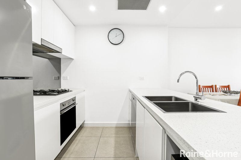 Photo - 406/2 Saxby Close, Botany NSW 2019 - Image 2