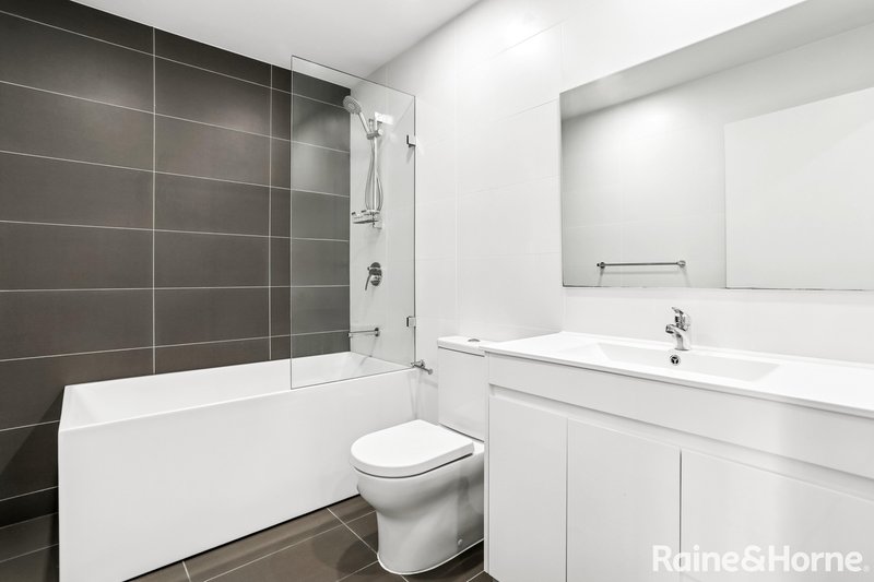 Photo - 406/2 Saxby Close, Botany NSW 2019 - Image 4