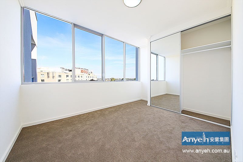 Photo - 406/3-5 Weston Street, Rosehill NSW 2142 - Image 4