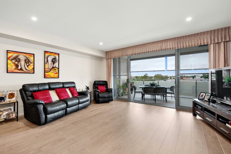 Photo - 406/5 Sharp Street, Belmont NSW 2280 - Image 5