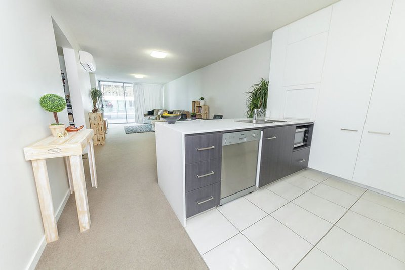 Photo - 406/53 Wyandra Street, Teneriffe QLD 4005 - Image 3