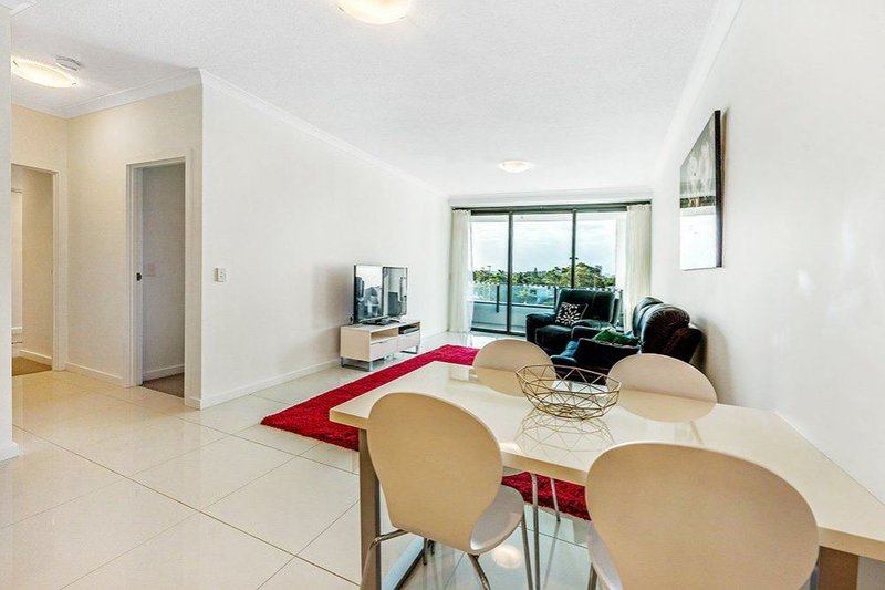 Photo - 406/9-15 Markeri Street, Mermaid Beach QLD 4218 - Image 11