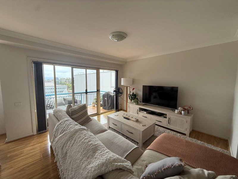 Photo - 40/7 Regent Street, Wollongong NSW 2500 - Image 2