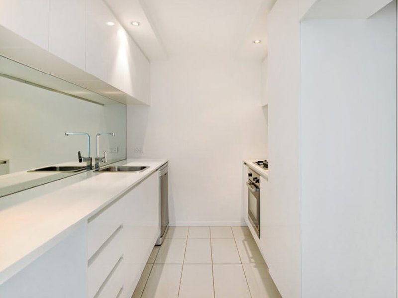 Photo - 407/11 Compass Drive, Biggera Waters QLD 4216 - Image 6